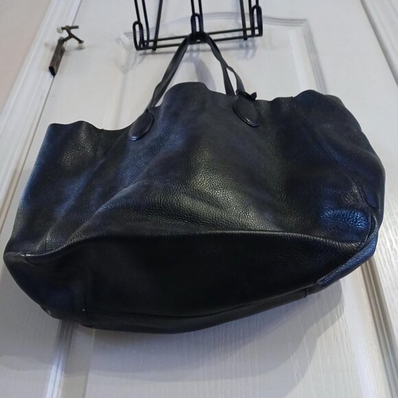 Michael Kors Mae Soft Leather Carryall Reversible Tote in black - Picture 4 of 8